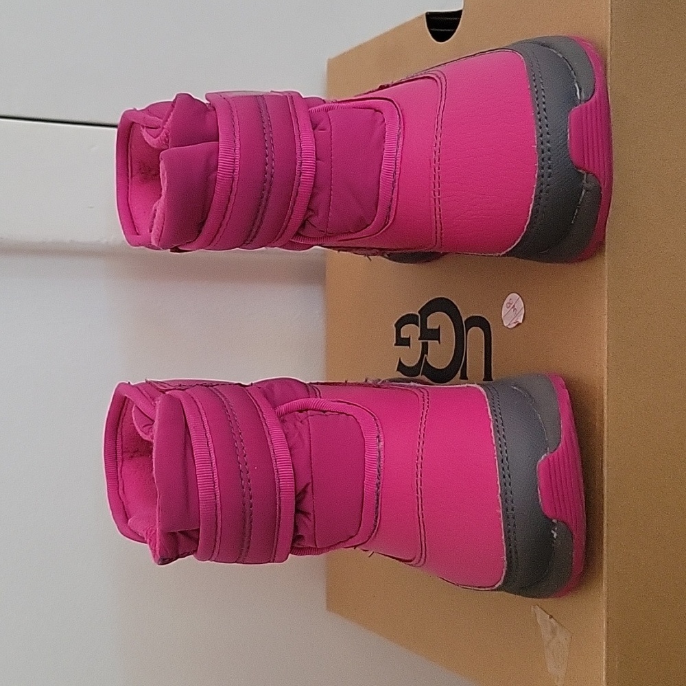 Snow boots, Ugg, size 9 (toddler)